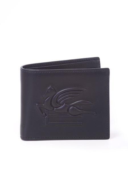 Shop ETRO  Portafoglio: Etro portafoglio in pelle, caratterizzato dal logo ETRO e Pegaso embossed ton-sur-ton.
Dimensioni: 10,5 x 9 cm.
Esterno: 100% pelle di vitello.
Fodera: 100% nylon.
Due scomparti per carta moneta.
Otto spazi porta carte.
Targa in pelle con logo ETRO.
Made in Italy.. 1F557 2201-0001